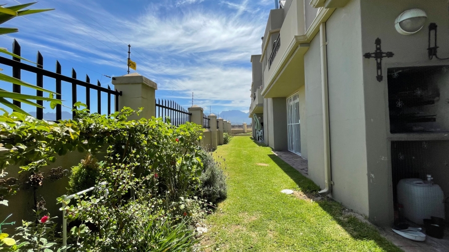 2 Bedroom Property for Sale in Whispering Pines Western Cape